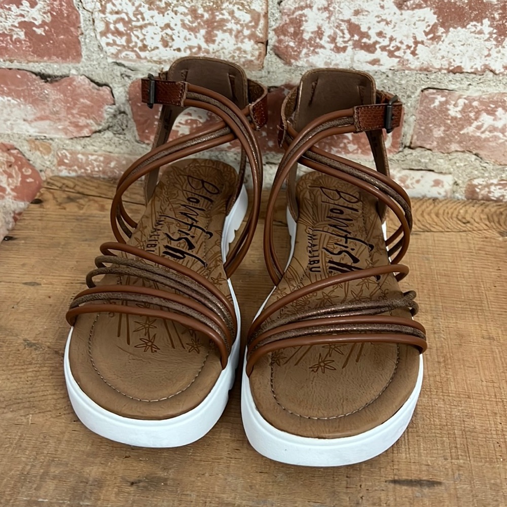 New in box leather Blowfish Triten sandals